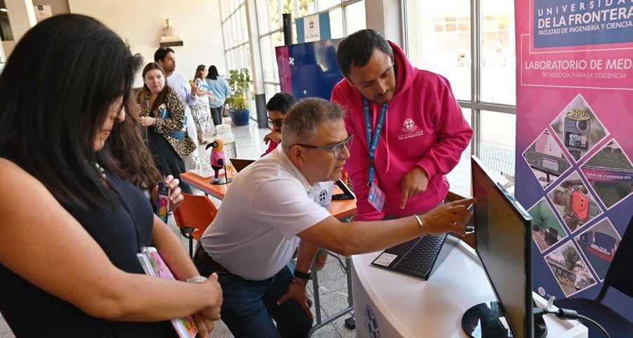 Facultad de Ingeniería y Ciencias fue parte de Feria de Innovación de la Docencia